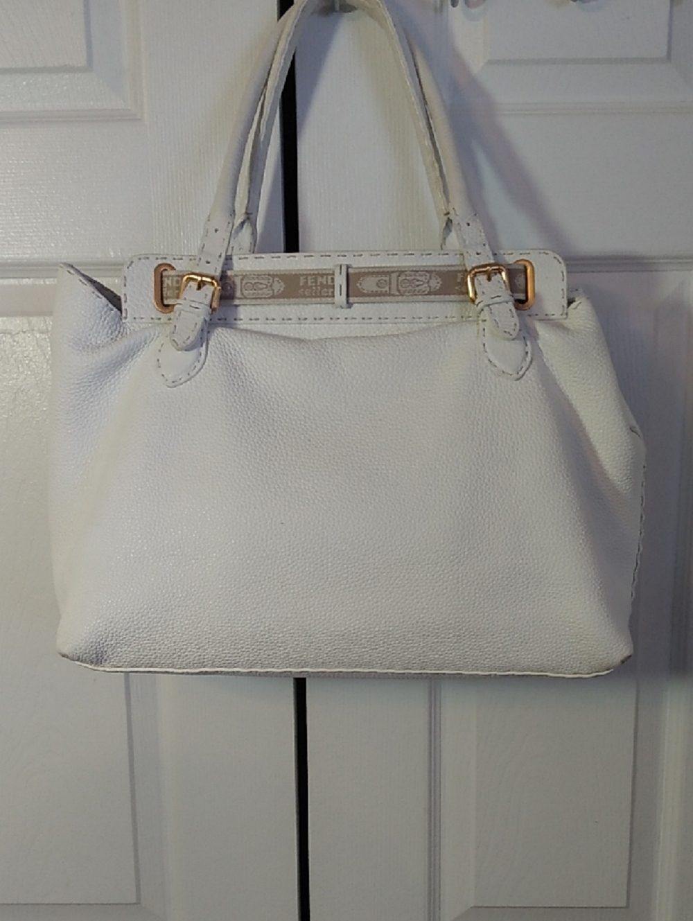 Fendi White Leather Tote with Gold-Tone Buckle Accents SELLERIA VILLA BORGHESE - Picture 4 of 17
